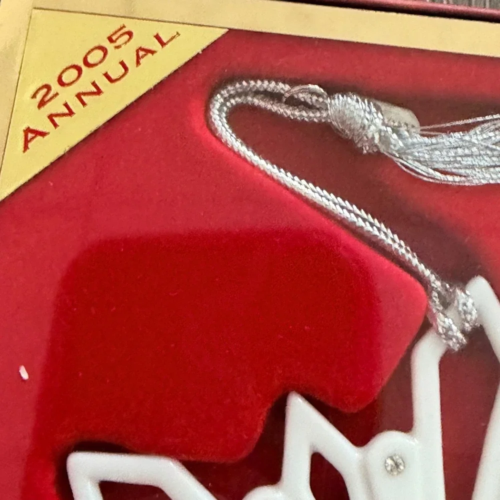 Lenox 2005 Annual White Winter Snowflake China Ornament Crystal Accents 6385421